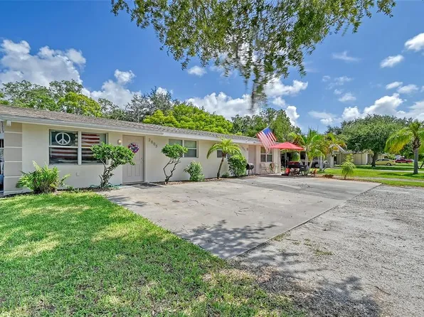 2803 52nd Avenue Dr W, Bradenton, FL 34207