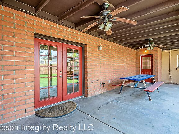 4th image of 2102 N Norton Ave #4014710