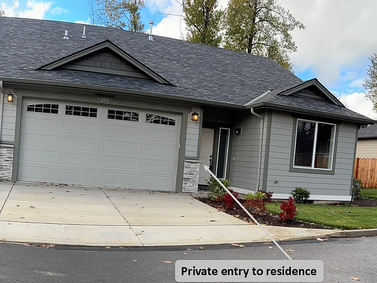 255 NW Douglas St — Photo 10