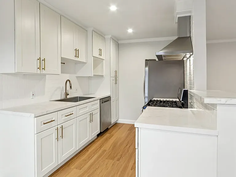1275 Havenhurst Dr #7 — Photo 7