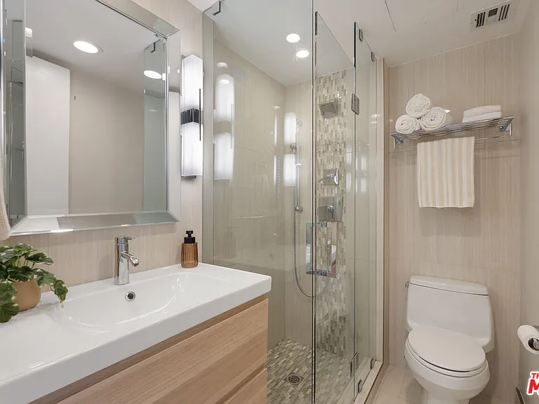 10433 Wilshire Blvd #301 — Photo 13