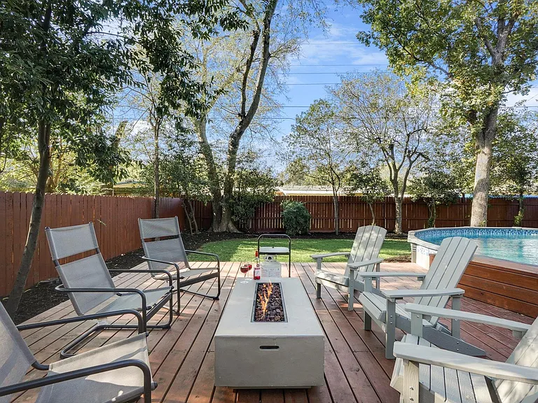 1809 Salem St — Photo 36
