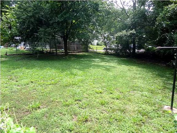 5th image of 6014 Wellworth Ave