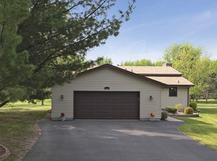 6111 Aztec Trl, North Branch, MN 55056