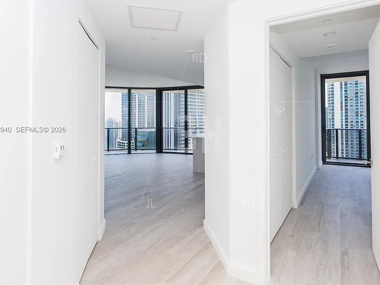 45 SW 9th St #1603 — Photo 3