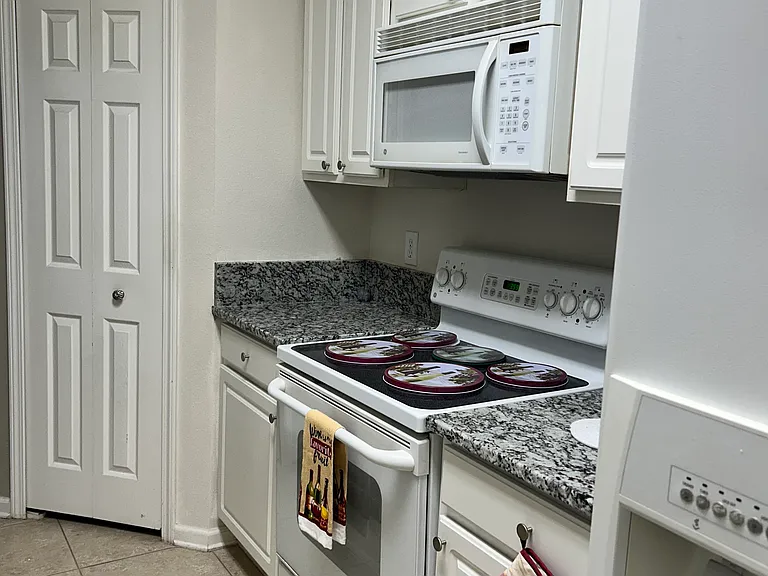 7801 Point Meadows Dr — Photo 20