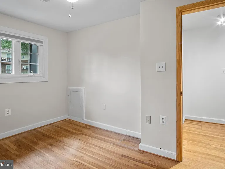350 James St — Photo 15