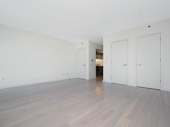 5th image of 250 Bedford Ave #129201