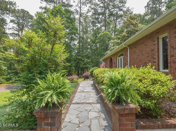 5 S Lakeshore Drive, Whispering Pines, NC 28327