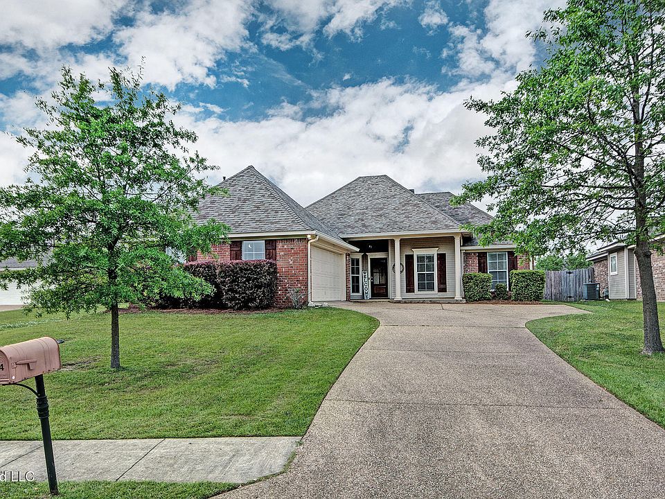 1st image of 304 Spring Hill Point