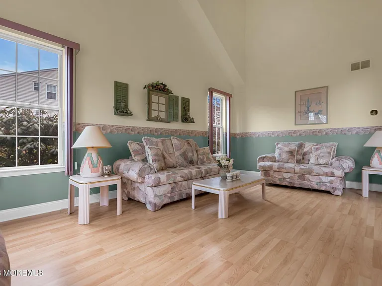 107 Shenandoah Blvd — Photo 8