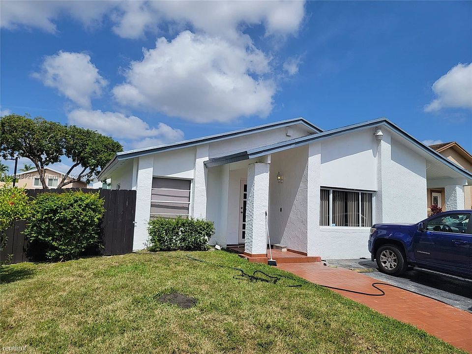 1st image of 980 NW 106 Avenue Cir