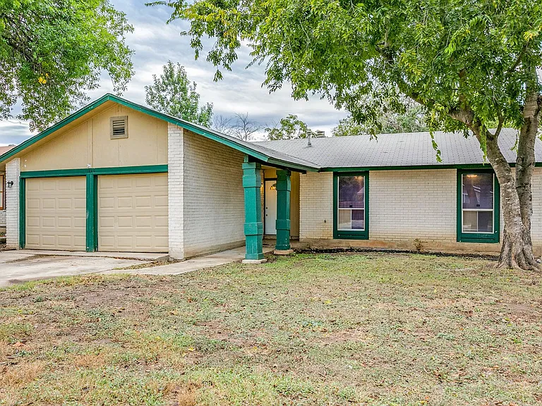 13226 Chesterton Dr — Photo 2