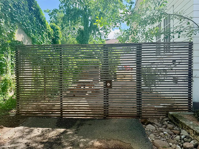305 Lockhart Dr #B — Photo 3