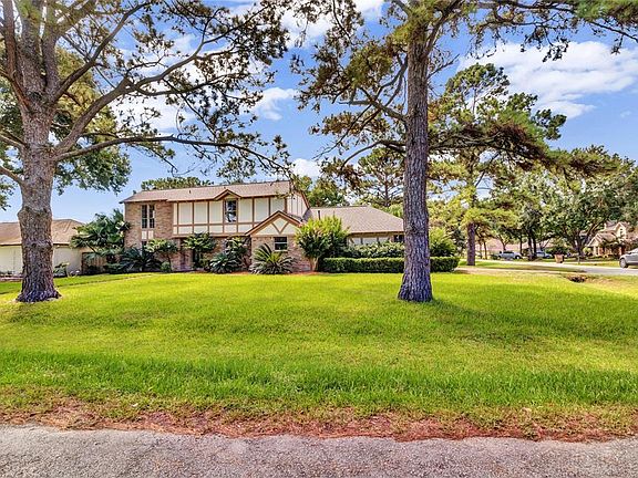 2nd image of 701 Bayou Crest Cir