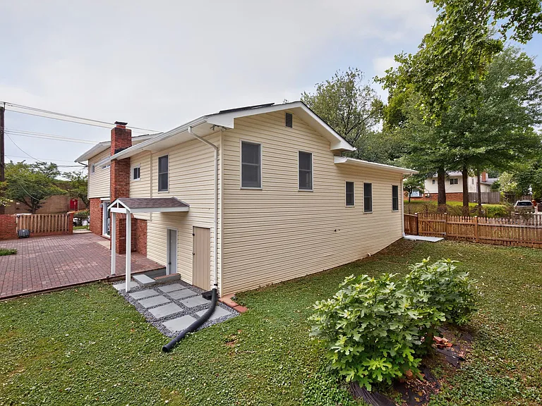 2000 McAuliffe Dr — Photo 49