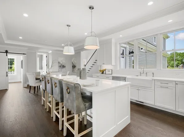 44 Graystone Ln, Natick, MA 01760