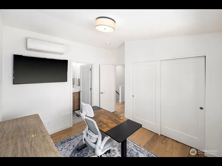 4028 5th Ave NE — Photo 11