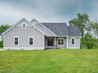 342 Pine River Rd, Saint Clair, MI 48079