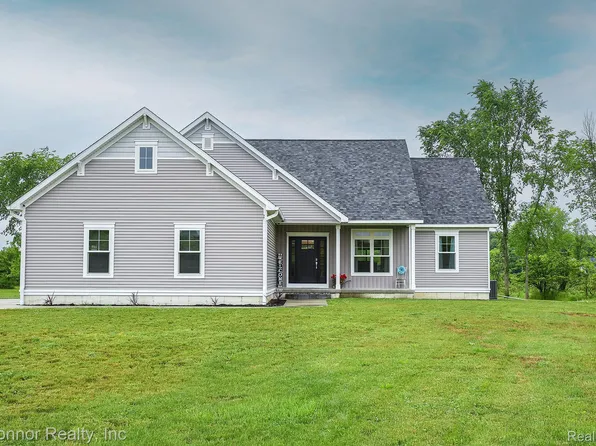 342 Pine River Rd, Saint Clair, MI 48079
