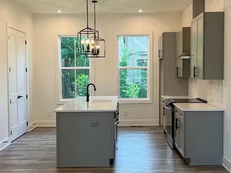 134 Chestnut Cir #8 — Photo 1