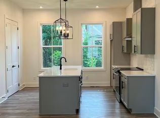 134 Chestnut Cir #8, Atlanta, GA 30342