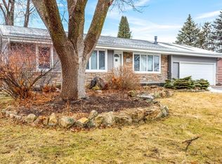 1136 Jackson St S, Shakopee, MN 55379