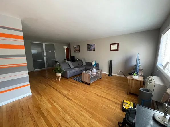 760 Dempster St, Mount Prospect, IL 60056