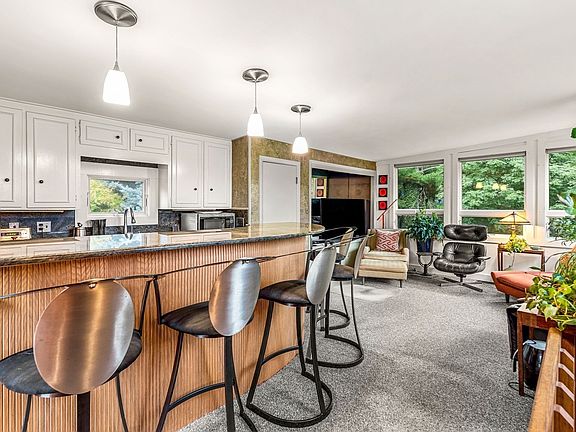3rd image of 33 Stony Brook Rd