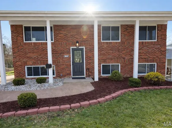 5226 Ville Maria Ln, Hazelwood, MO 63042