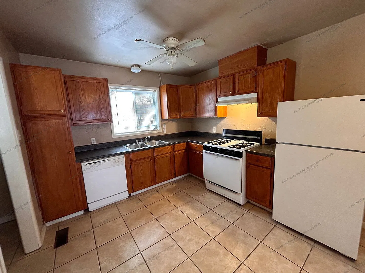 2 bed, 1.0 bath, 888 sqft, $850 — Photo 3
