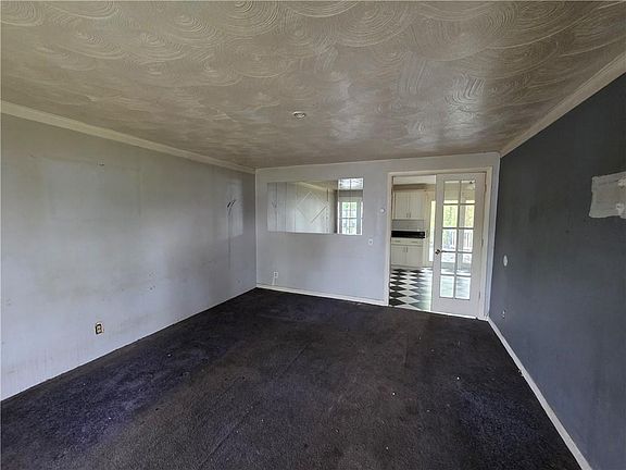 3rd image of 65 Ferncrest Dr E