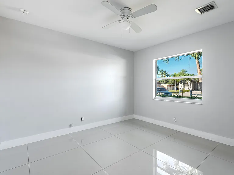 220 Perry Ave #B — Photo 24