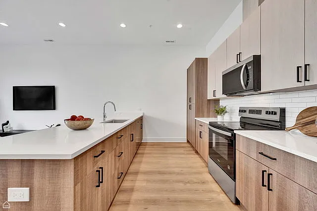 1606 W Hastings St #301 — Photo 7