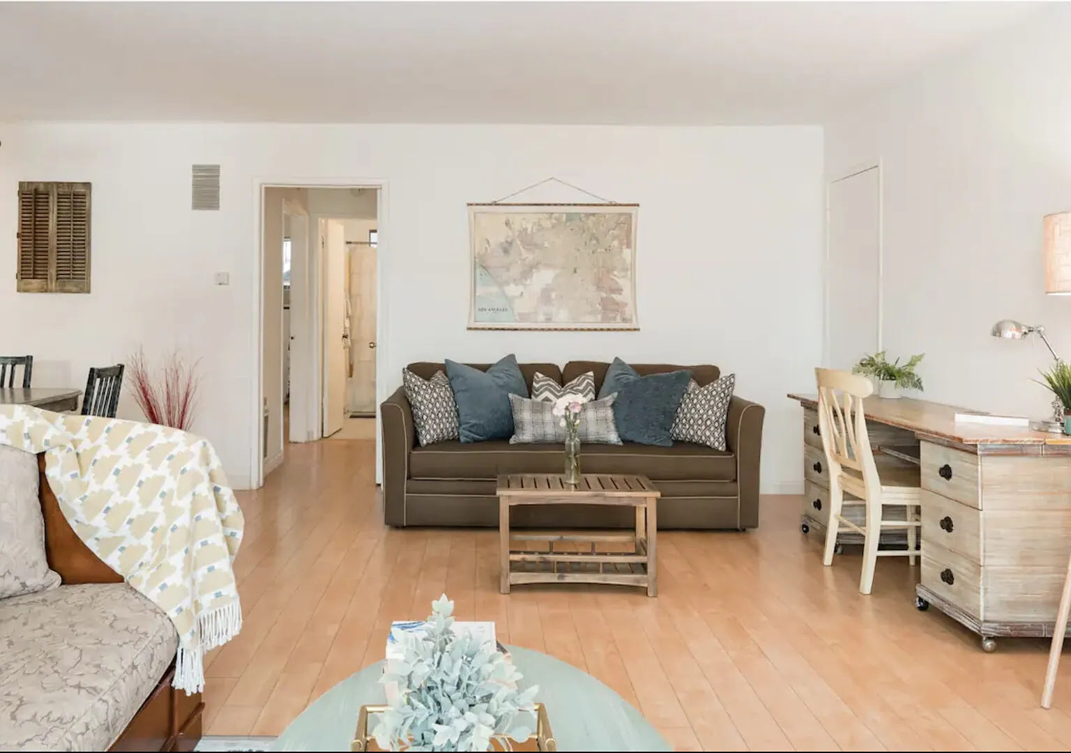 Cozy Flat in Heart of WEHO — Photo 3