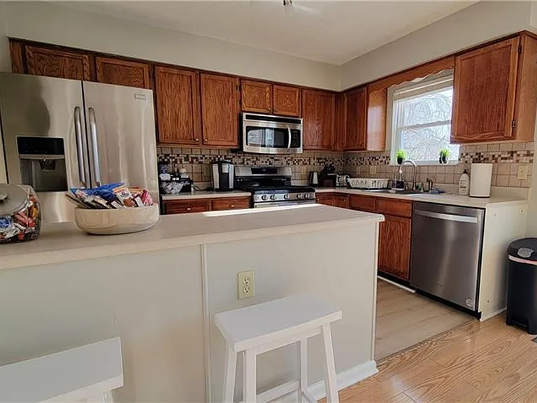 1421 Sandstone Dr — Photo 3