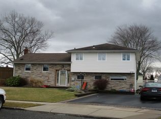 4 Emerald Ct, Commack, NY 11725