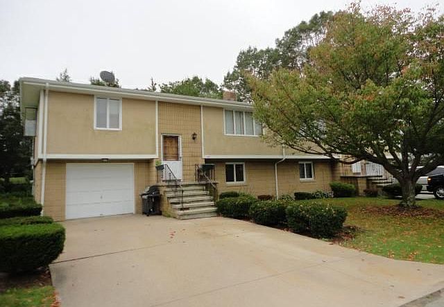 Side by side Duplex with 2/3 beds & 1 car garage