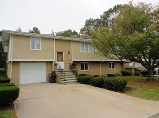 97 E Beardsworth Rd, Tiverton, RI 02878