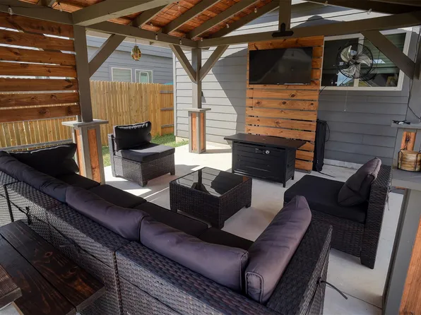 205 Driftwood Ln, Bastrop, TX 78602