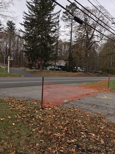2nd image of 460 Saratoga Rd