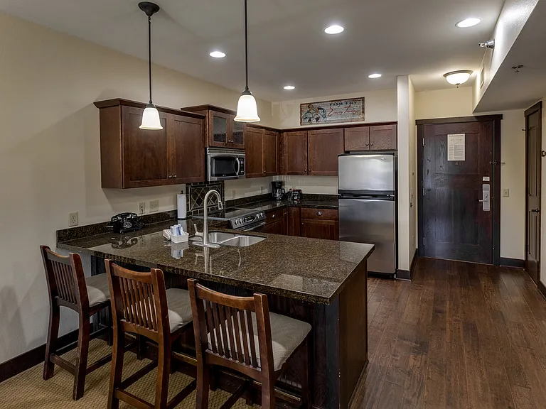 502 Cleveland Blvd W — Photo 5
