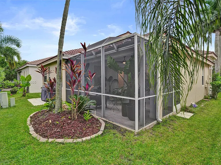 1725 Winterberry Ln — Photo 50