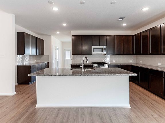 5th image of 3000 Sunflower Ln