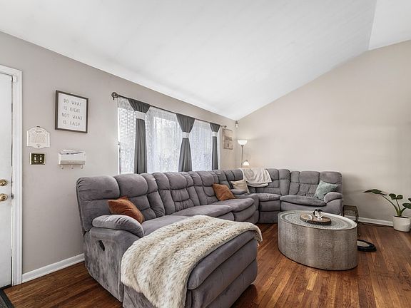 5th image of 1345 Crestwood Ave