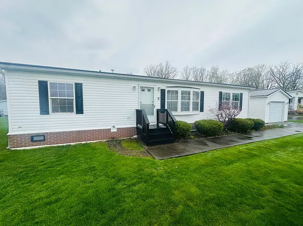 9797 Kingsthorpe Ter, Clarence, NY 14031