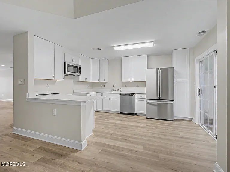 77 Picket Pl — Photo 10