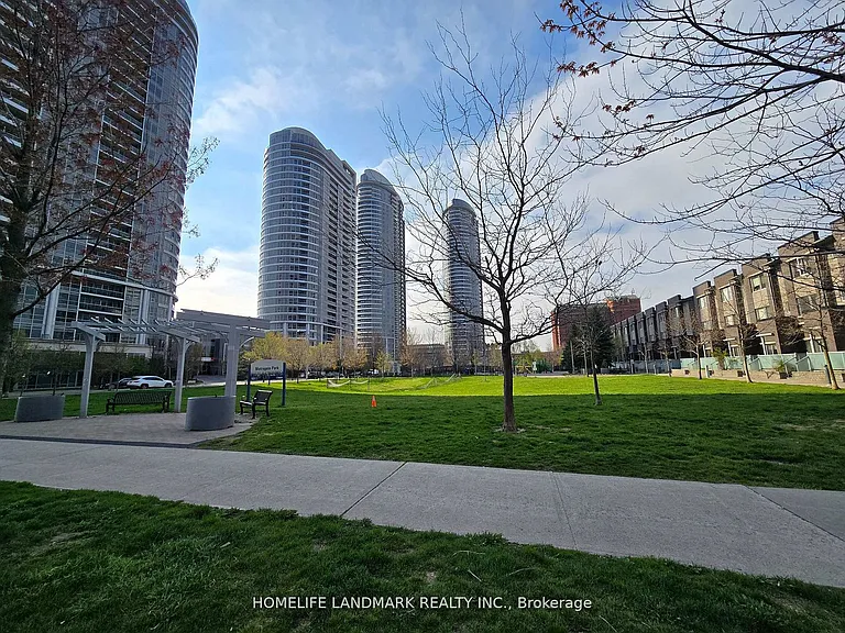 275 Village Green Sq #2520 — Photo 17