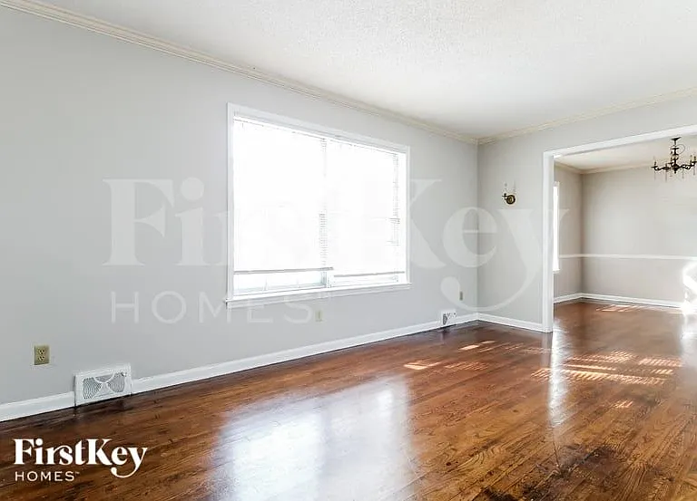 4560 Parkwood Rd — Photo 8