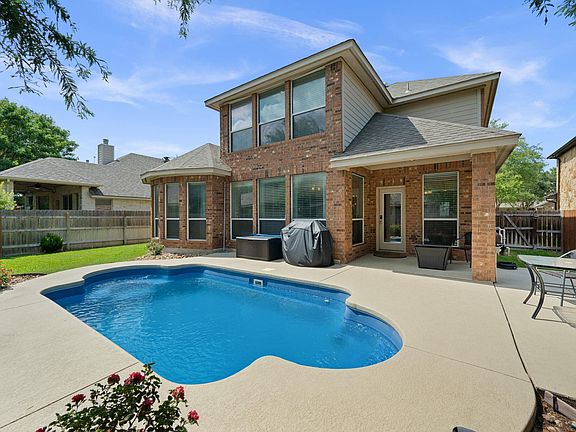 2nd image of 2917 Laurel Grove Way